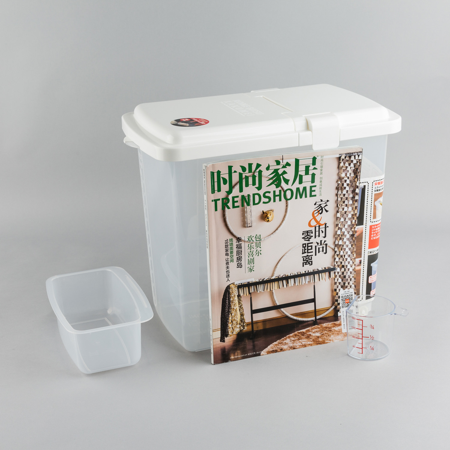 日本原产inomata10kg装储米箱米缸米桶带量杯滑轮残米盒 白色