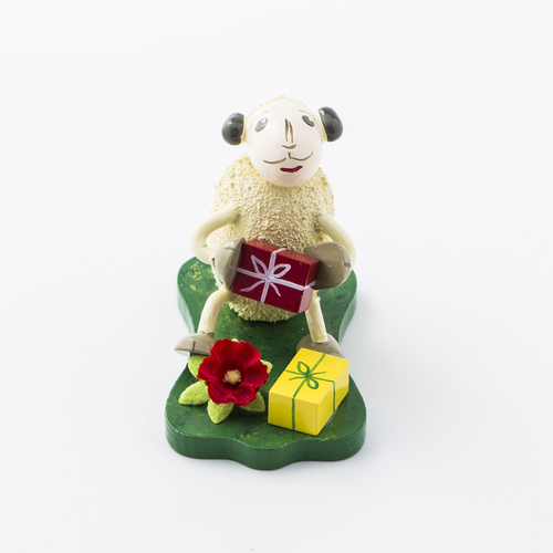 德国原产Kunstgewerbe Uhlig木质手工摆件收到礼物的绵羊 浅黄